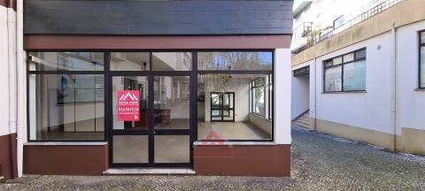 (Investimento) 2 Lojas c/ luz natural + Cave c/ 135M2