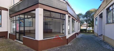(Investimento) 2 Lojas c/ luz natural + Cave c/ 135M2