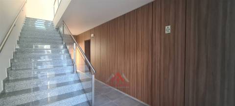 Apartamento T3 - Terraço c/ churrasqueira / Garagem