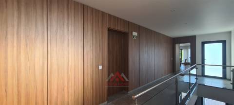 Apartamento T3 - Terraço c/ churrasqueira / Garagem