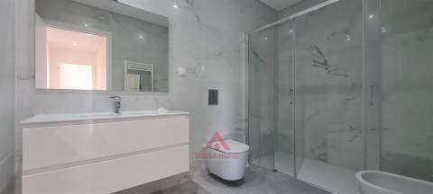 Apartamento T3 - Terraço c/ churrasqueira / Garagem