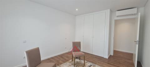 Apartamento T3 - Terraço c/ churrasqueira / Garagem