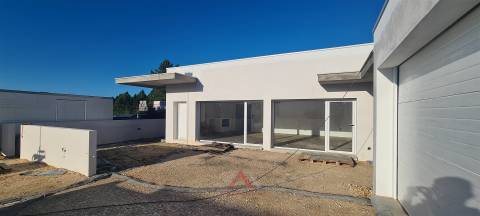 Moradia Rés-do-Chão T4