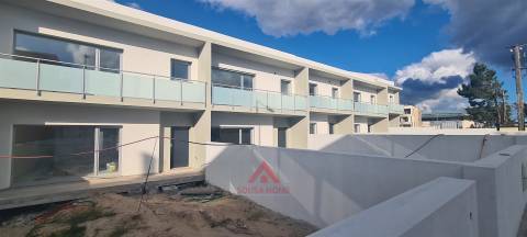 Moradia T4 + Águas Furtadas - Casal de Matos - Leiria