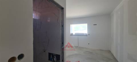 Moradia T3 - Rés-do-chão - Grande Jardim