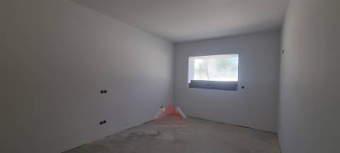 Moradia T3 - Rés-do-chão - Grande Jardim