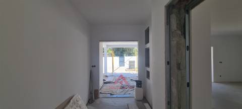 Moradia T3 - Rés-do-chão - Grande Jardim