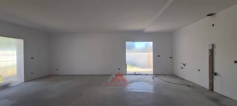 Moradia T3 - Rés-do-chão - Grande Jardim