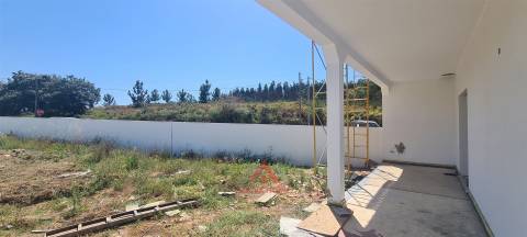 Moradia T3 - Rés-do-chão - Grande Jardim