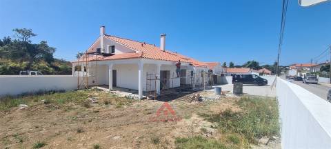 Moradia T3 - Rés-do-chão - Grande Jardim