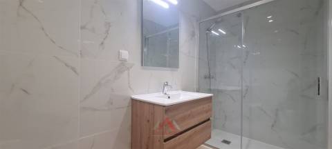 Moradia T3 - Rés-do-chão - Grande Jardim