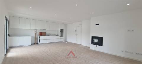 Moradia T3 - Rés-do-chão - Grande Jardim