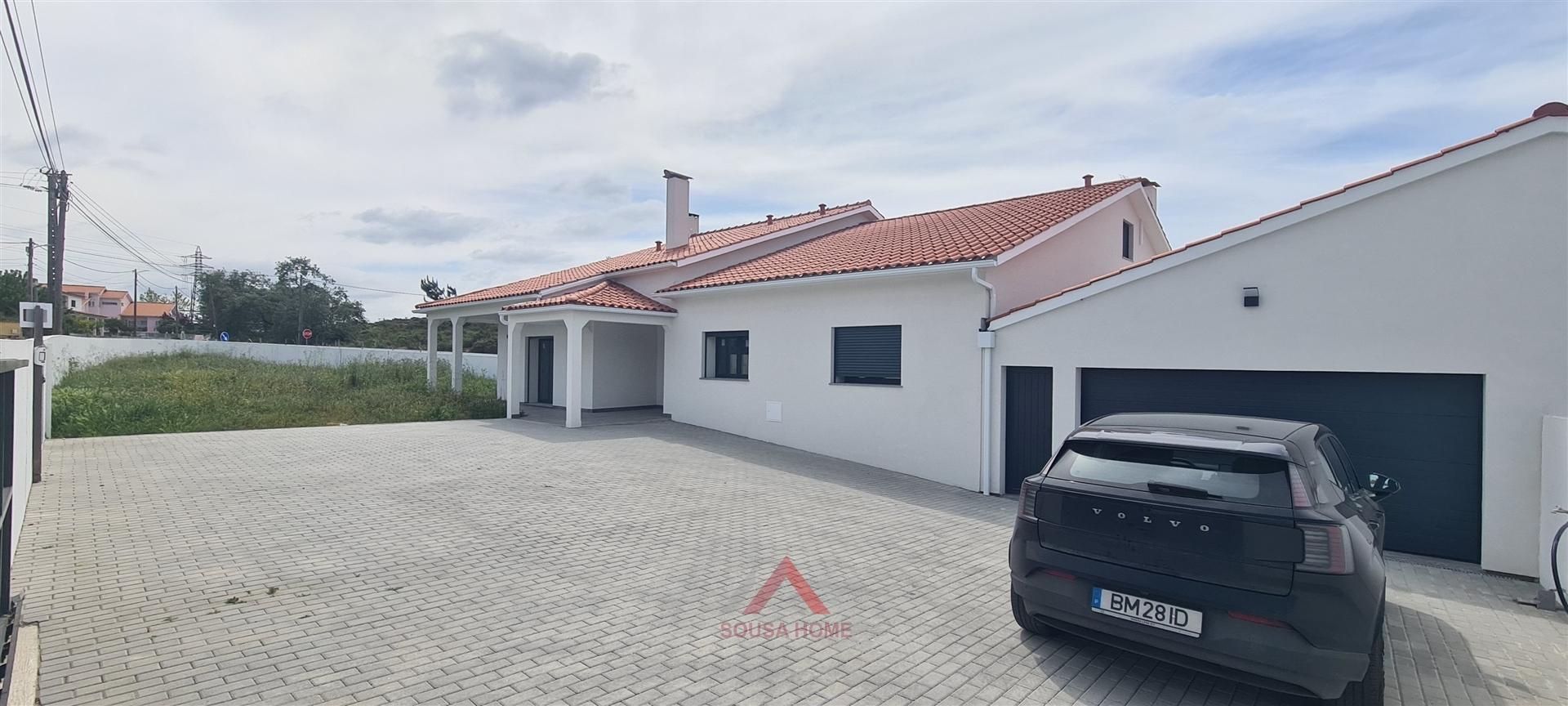 Moradia T3 - Rés-do-chão - Grande Jardim