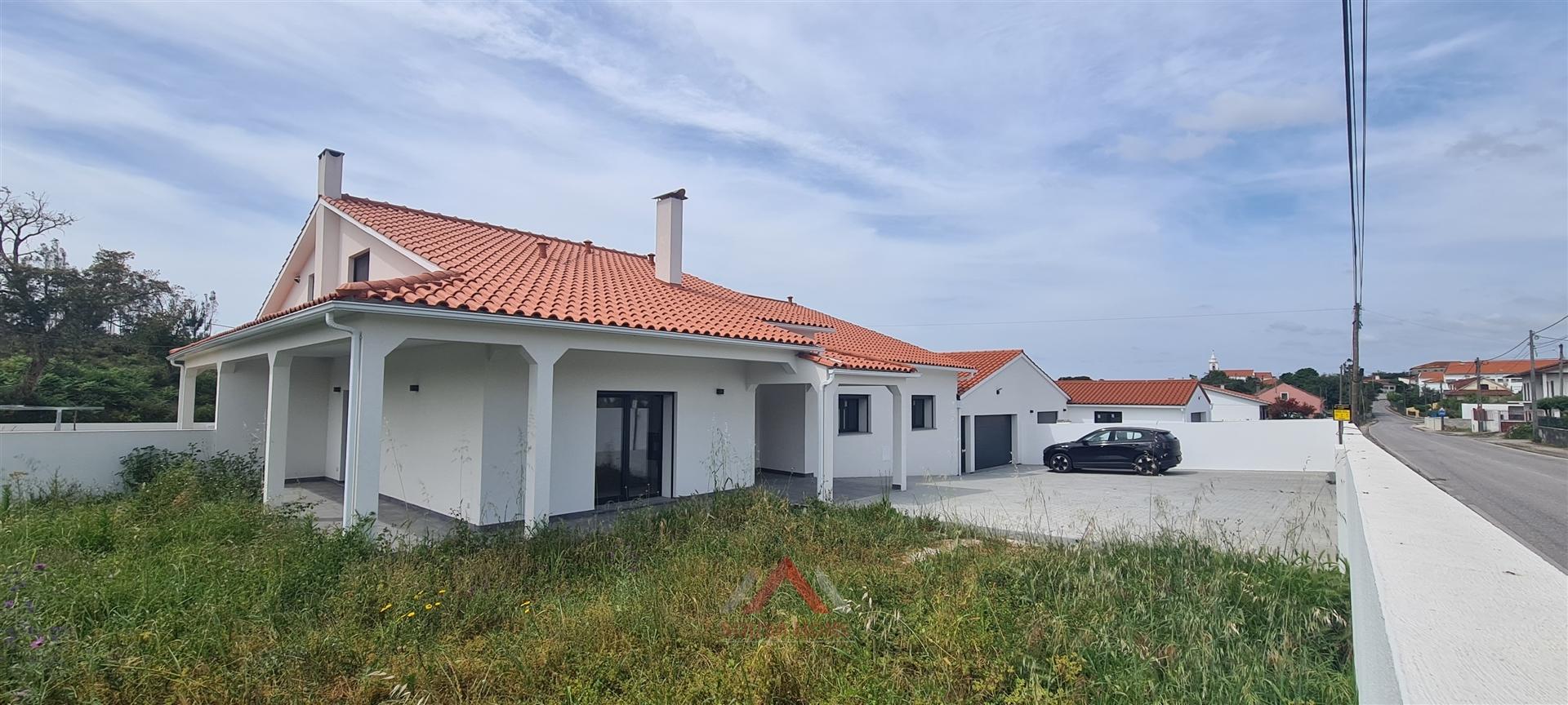 Moradia T3 - Rés-do-chão - Grande Jardim