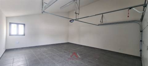 Moradia T3 - Rés-do-chão - Grande Jardim