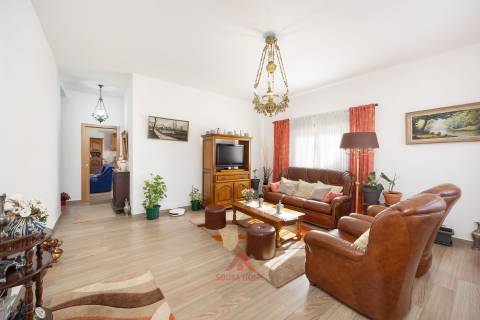 Moradia T3 + Águas Furtadas + Barracão + Terreno 1.370M2