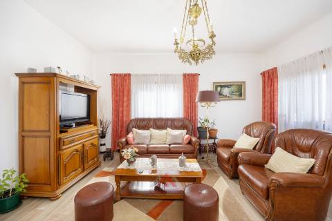 Moradia T3 + Águas Furtadas + Barracão + Terreno 1.370M2