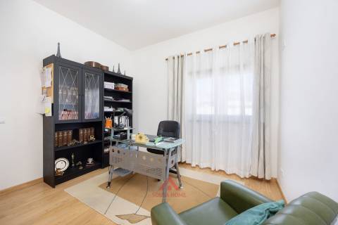 Moradia T3 + Águas Furtadas + Barracão + Terreno 1.370M2