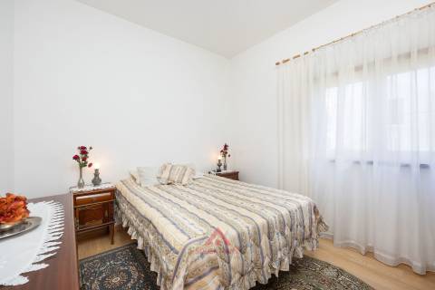 Moradia T3 + Águas Furtadas + Barracão + Terreno 1.370M2