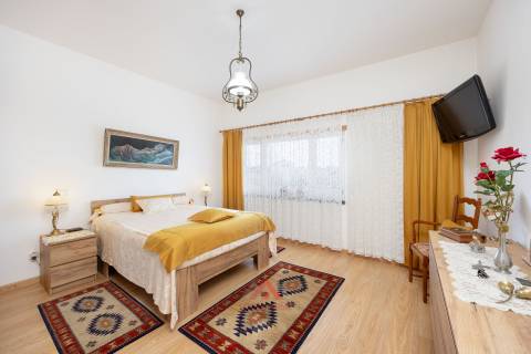 Moradia T3 + Águas Furtadas + Barracão + Terreno 1.370M2