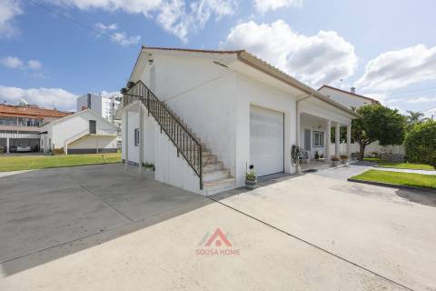 Moradia T3 + Águas Furtadas + Barracão + Terreno 1.370M2