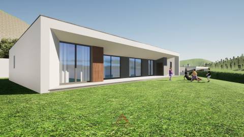 Moradia T4 com 3 Suites + Jardim