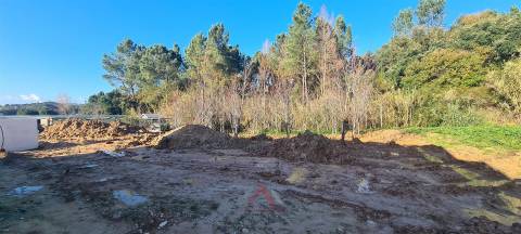 Moradia Rés-do-Chão T4 / Ilha / Jardim