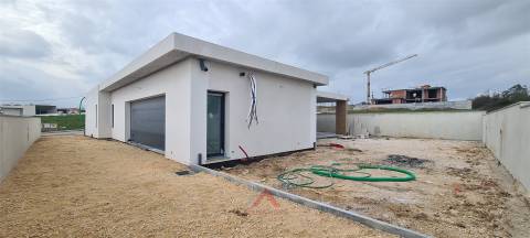 Moradia Rés-do-Chão T4 - Parceiros