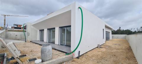 Moradia Rés-do-Chão T4 - Parceiros