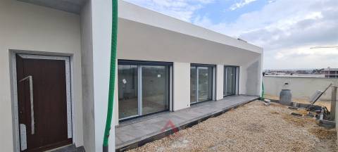 Moradia Rés-do-Chão T4 - Parceiros