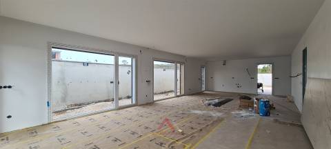 Moradia Rés-do-Chão T4 - Parceiros