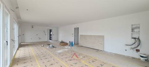 Moradia Rés-do-Chão T4 - Parceiros