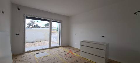 Moradia Rés-do-Chão T4 - Parceiros