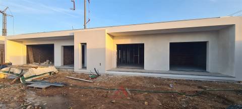 Moradia T4 Rés-do-Chão