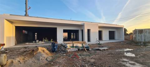 Moradia T4 Rés-do-Chão