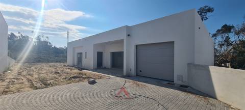 Moradia V4 R/C - 2 Suites - Grande Jardim - Pousos