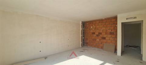 Moradia V4 R/C - 2 Suites - Grande Jardim - Pousos