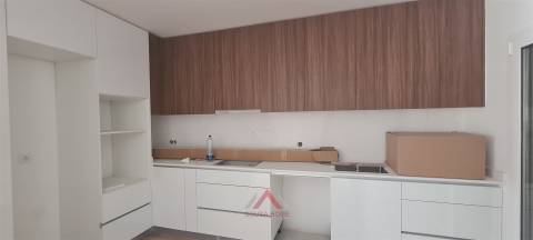 T3 c/ Terraço + Jardim Privado