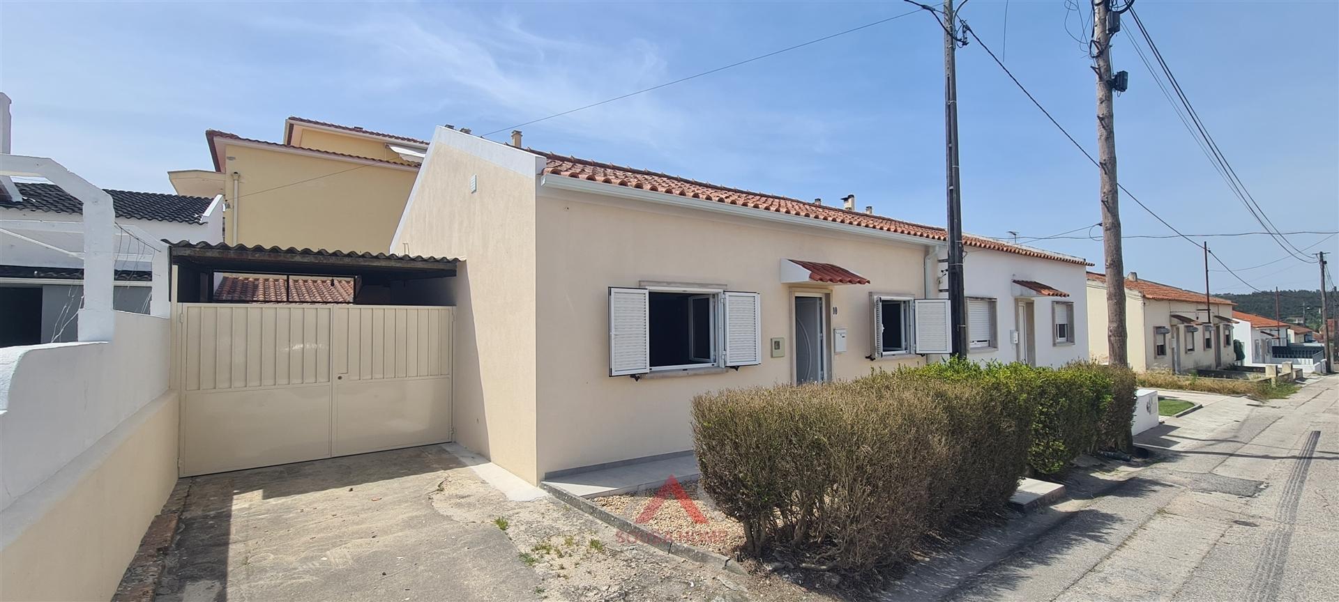 Moradia Geminada T2 Arrendamento em Marrazes e Barosa,Leiria