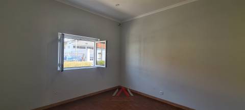 Moradia Geminada T2 Arrendamento em Marrazes e Barosa,Leiria