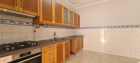 Moradia Geminada T2 Arrendamento em Marrazes e Barosa,Leiria