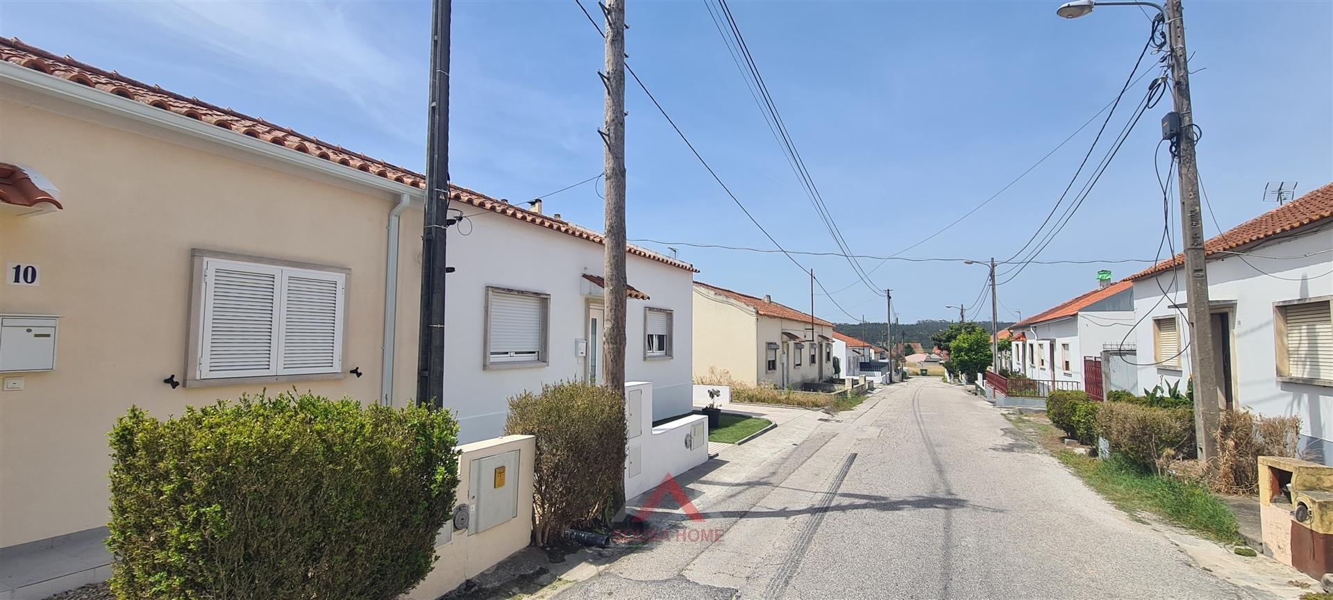 Moradia Geminada T2 Arrendamento em Marrazes e Barosa,Leiria