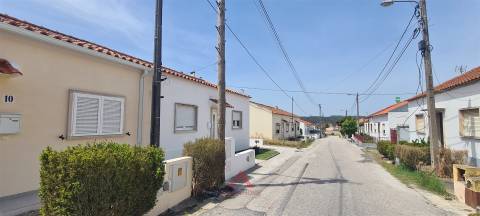 Moradia Geminada T2 Arrendamento em Marrazes e Barosa,Leiria