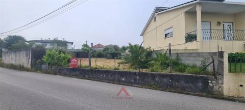 Moradia T3 Rés-do-Chão / Remodelação / Investimento / Vistas Castelo