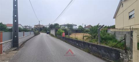 Moradia T3 Rés-do-Chão / Remodelação / Investimento / Vistas Castelo