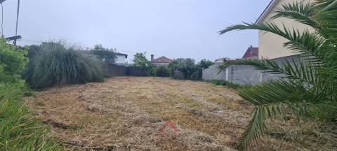 Moradia T3 Rés-do-Chão / Remodelação / Investimento / Vistas Castelo