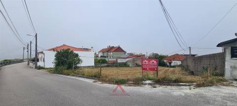 Moradia T3 Rés-do-Chão / Remodelação / Investimento / Vistas Castelo