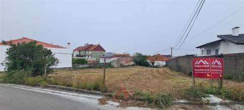 Moradia T3 Rés-do-Chão / Remodelação / Investimento / Vistas Castelo
