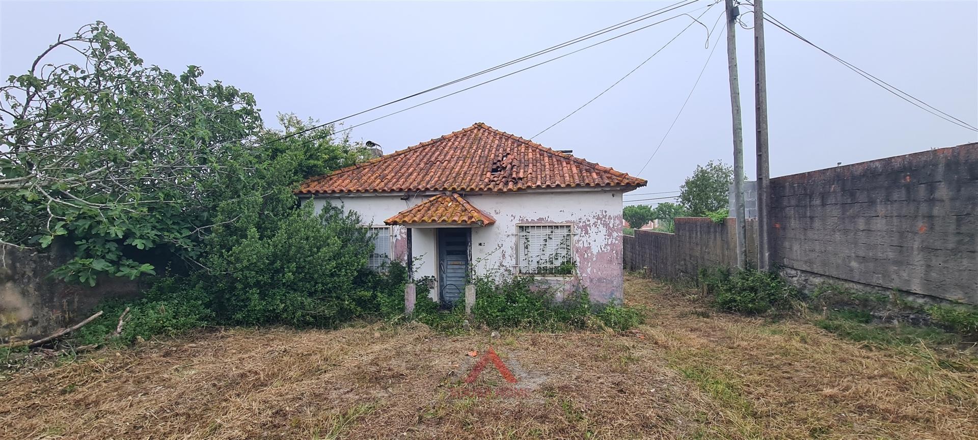 Moradia T3 Rés-do-Chão / Remodelação / Investimento / Vistas Castelo