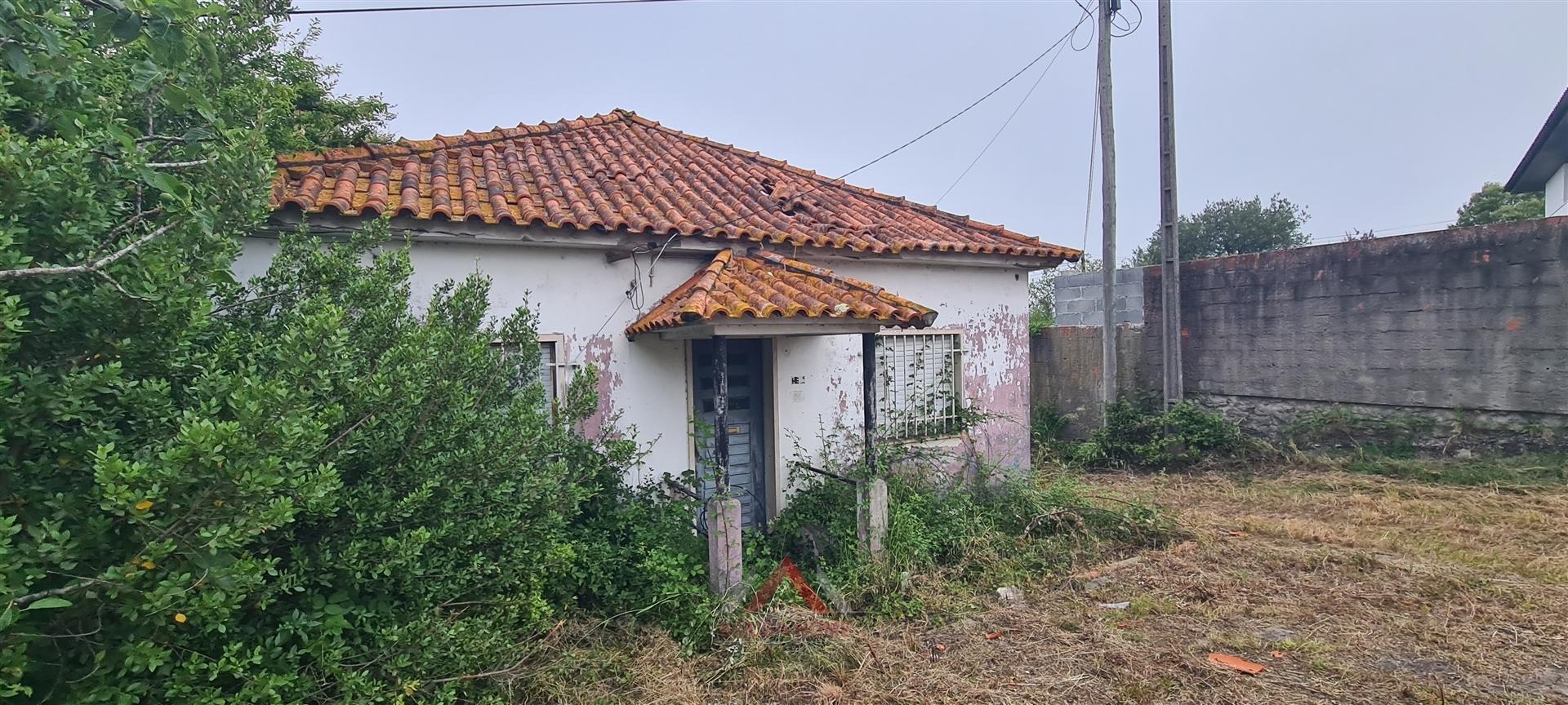 Moradia T3 Rés-do-Chão / Remodelação / Investimento / Vistas Castelo